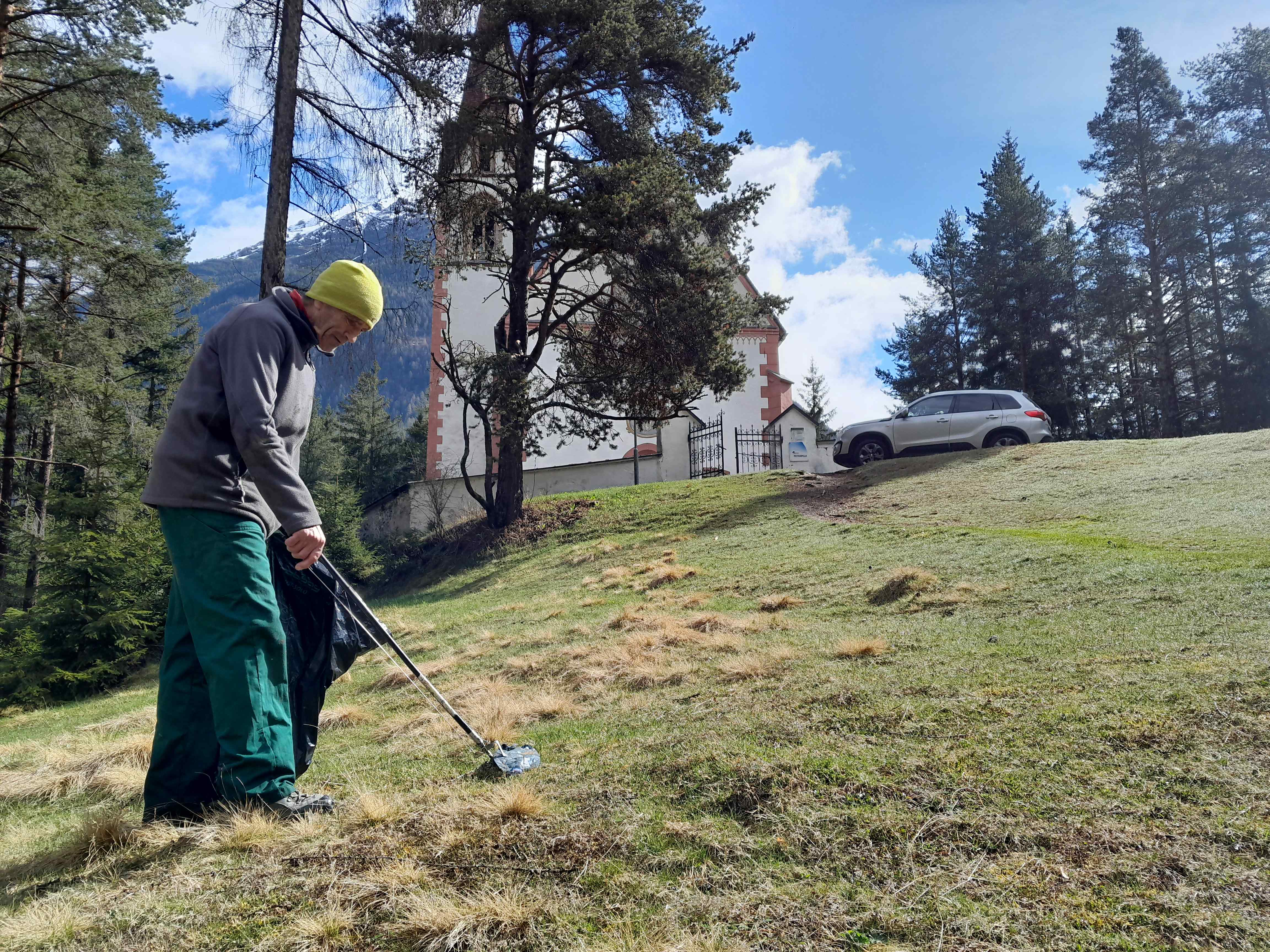 Bild 2   Fleissiger Mullsammler bei der PestkapelleCThomas Schmarda
